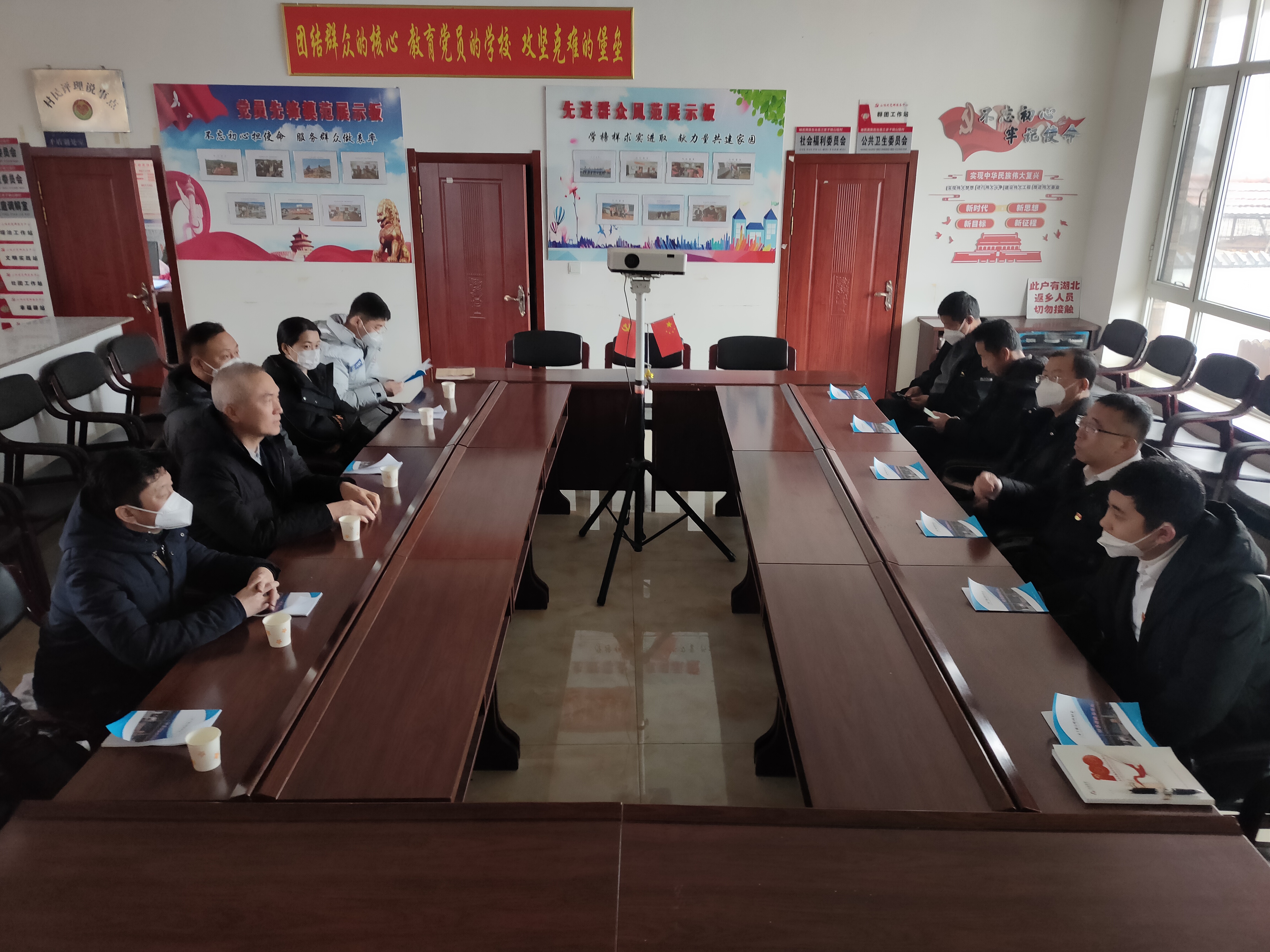 踐行國企責任，迎新春送溫暖——鞍勤集團、溫泉集團、公服集團前往駐村工作隊 走訪慰問