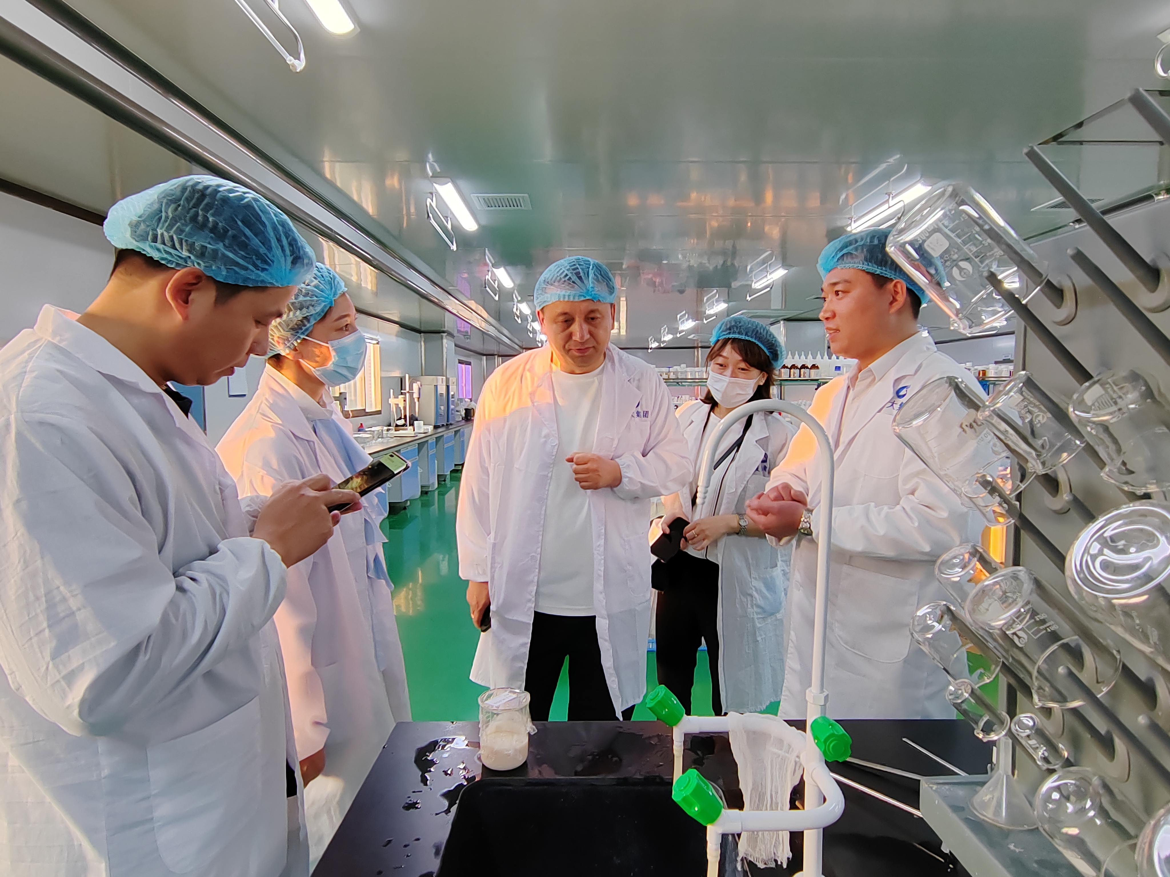 鞍勤集團(tuán)、溫泉集團(tuán)、公服集團(tuán)商務(wù)考察組赴廣州調(diào)研
